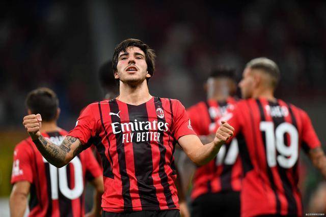 美国男篮大胜塞尔维亚 库里24分约基奇16+11