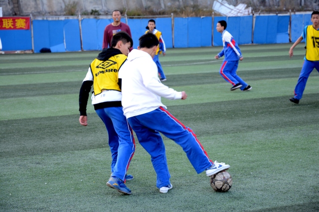 陈盈骏22分首钢胜新疆 佩里23分深圳胜天津